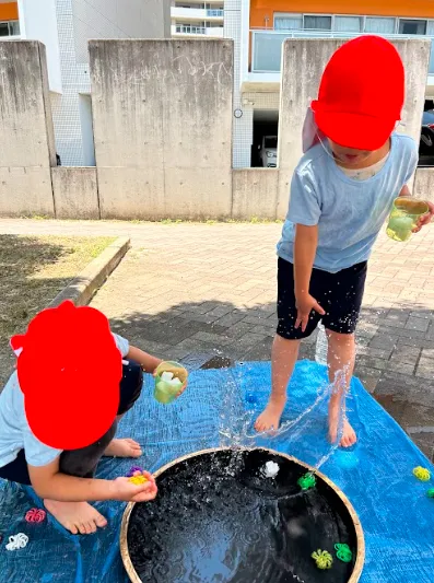 みずあそびの様子