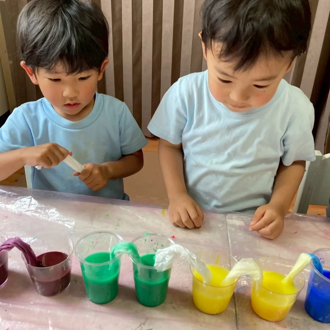 5月のReggioテーマは「Shapes & Colors」...