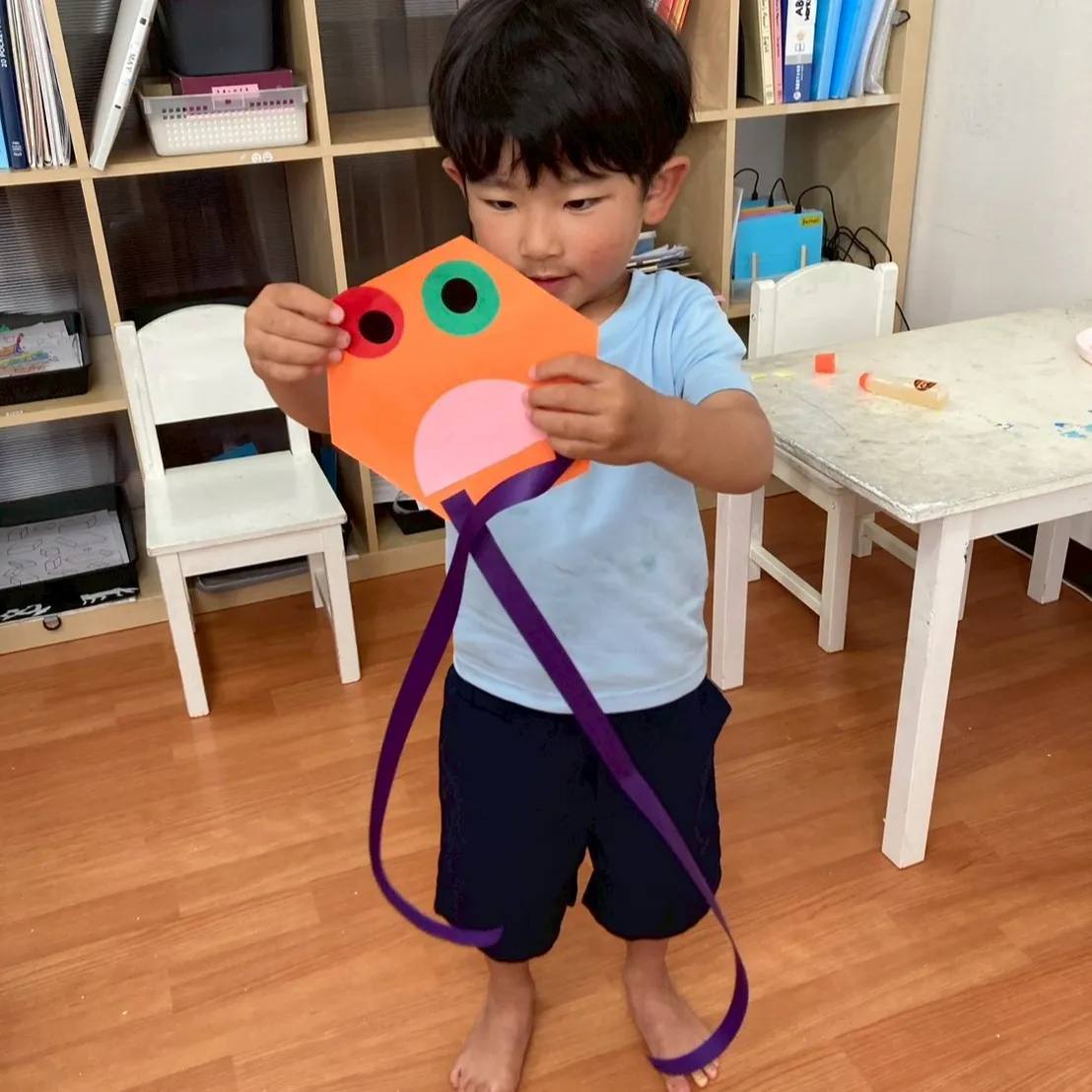 様々な形を組み合わせて自分だけのモンスターを作りました。
