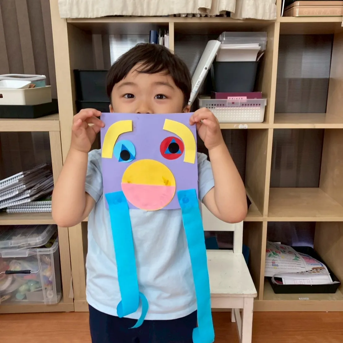 様々な形を組み合わせて自分だけのモンスターを作りました。
