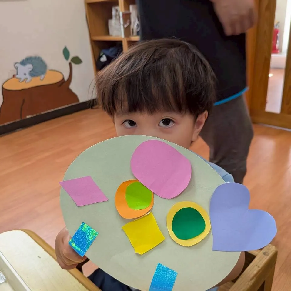 様々な形を組み合わせて自分だけのモンスターを作りました。