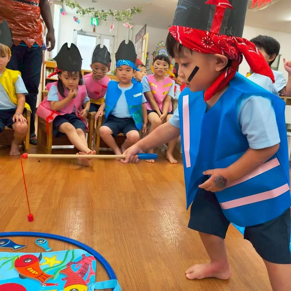 Pirates Dayでは、子どもたちが自分で作った衣装やア...