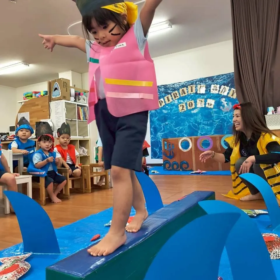 Pirates Dayでは、子どもたちが自分で作った衣装やア...