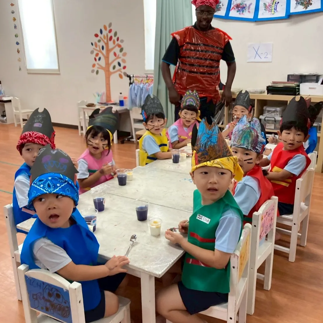 Pirates Dayでは、子どもたちが自分で作った衣装やア...